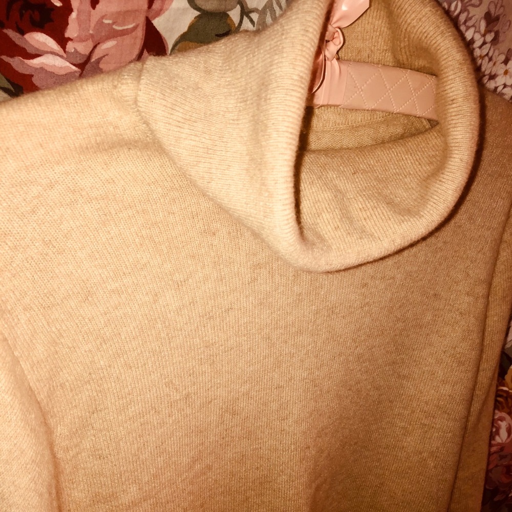 N.peal 💯% Cashmere roll top sweater ❤️